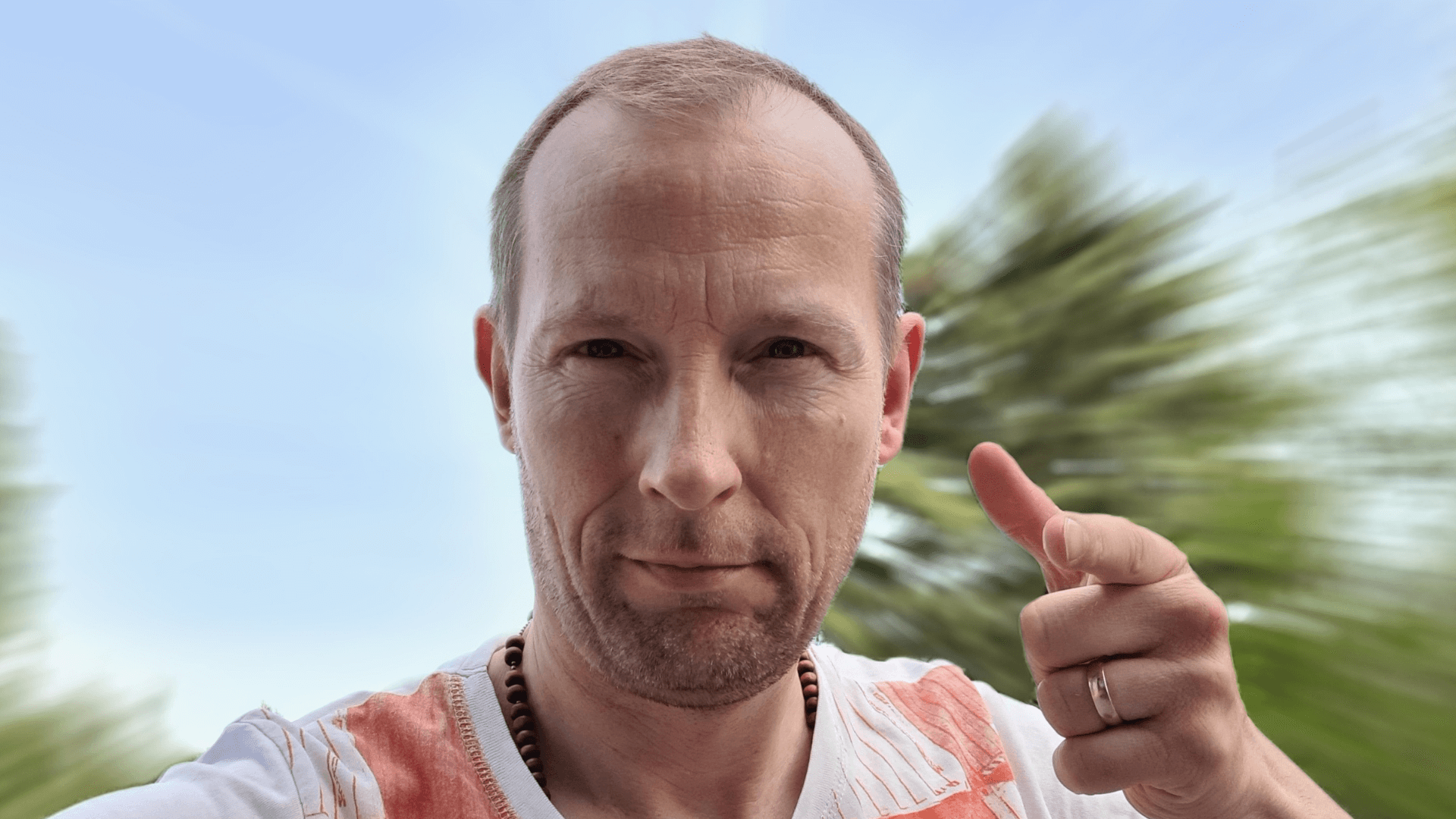 Fabian Edzard zeigt auf dich!